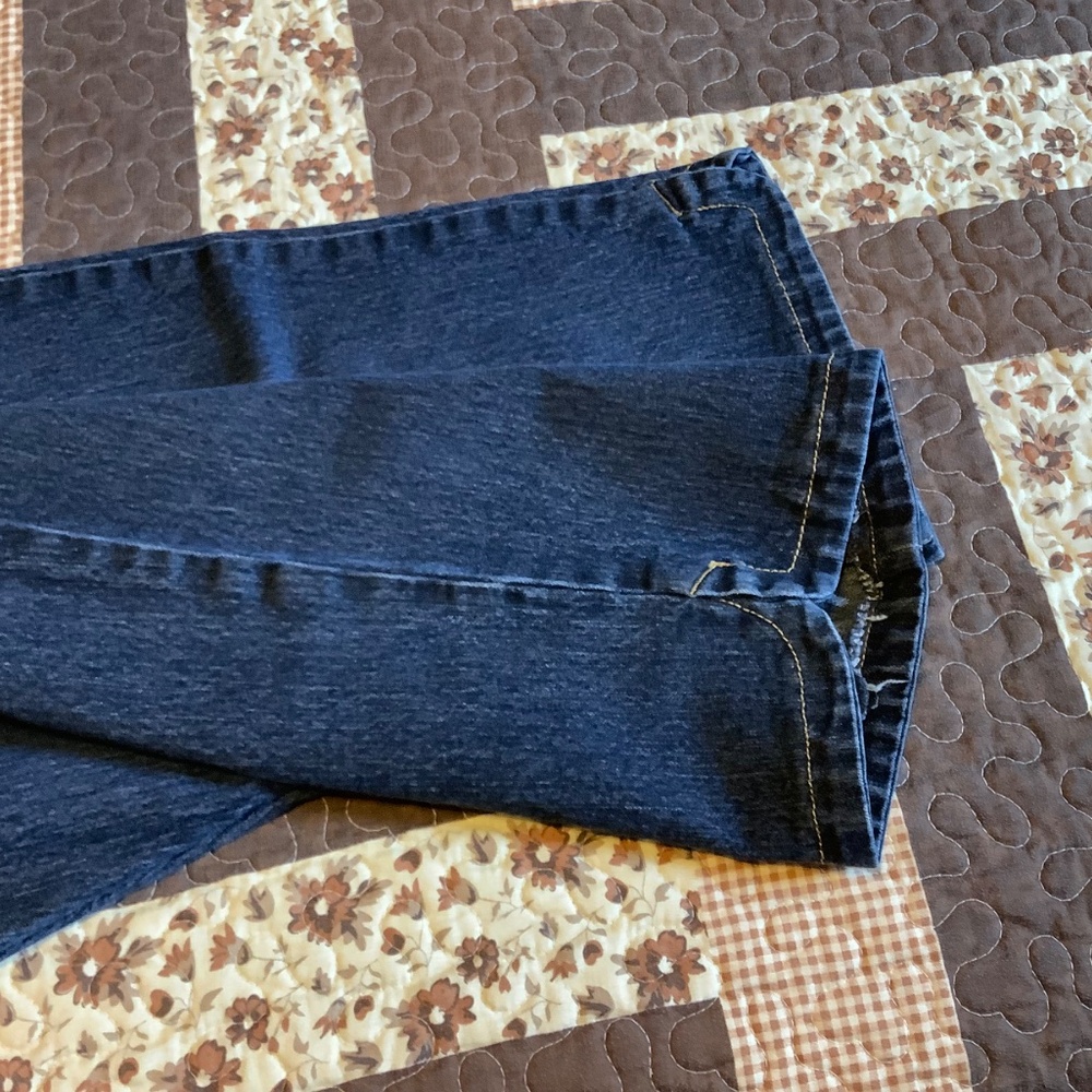 Capris - Picture 4 of 4